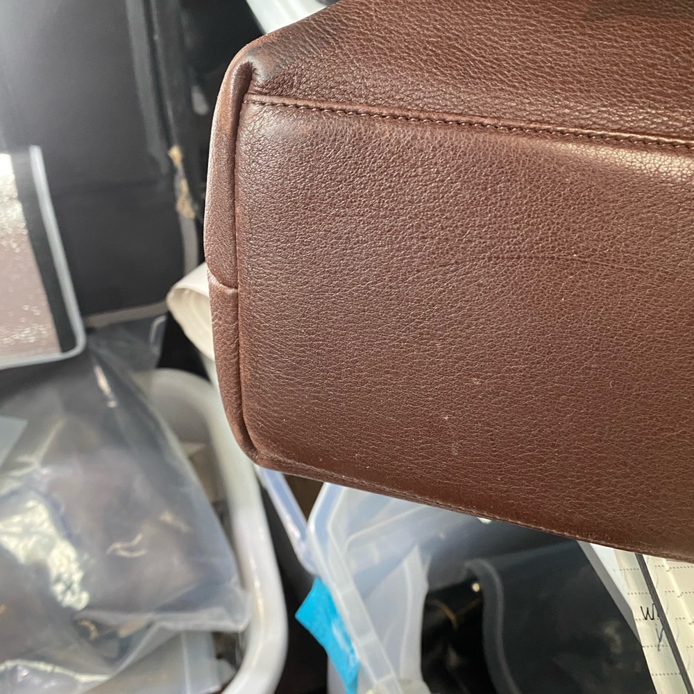 689Stone Mountain choc brown leather dr bag
Preowned great condition beautiful - Picture 7 of 7